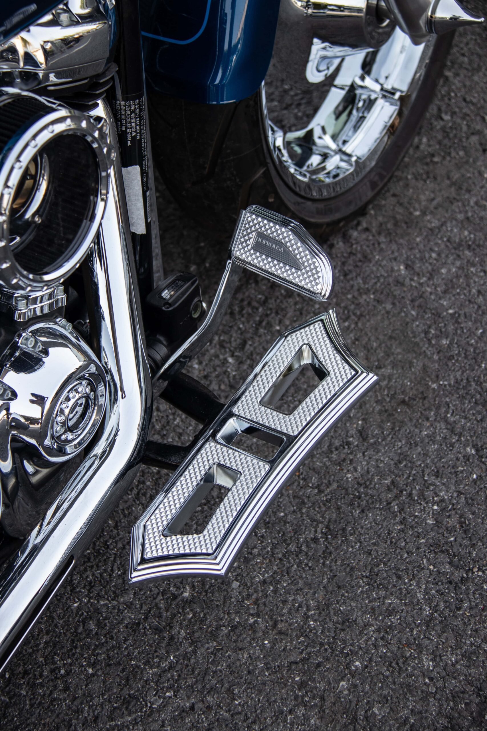 Hopero Rider FootBoards for 1986-2024 Touring Street Glide Road Glide Dyna Chrome Battle Axe Diamond Hollow-out - Image 2